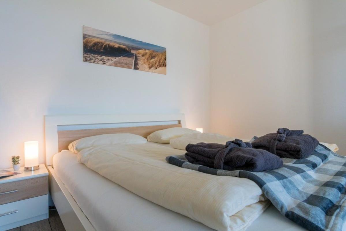 Ferienwohnung Sandkueste Mit Strandkorb & Indoor Spielplatz Хайлигенхафен Екстериор снимка